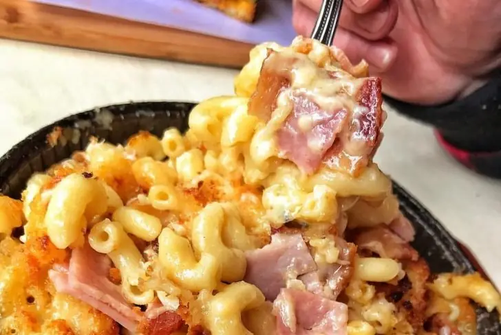 What meat goes well with mac and cheese?