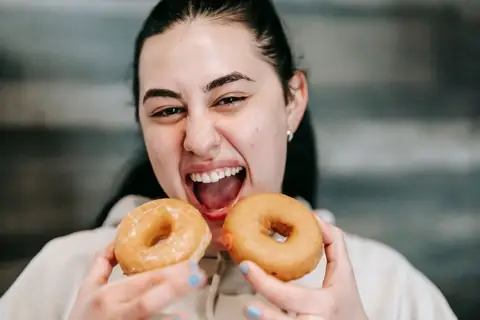 Food Expert Shares Handy Tricks to Tackle Food Cravings